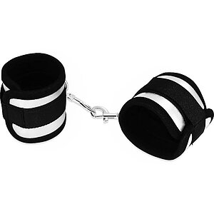 Cătușe Lovetoy Struggle My Handcuff — Neopren Negru Cătușe Lovetoy Struggle My Handcuff — Neopren Negru pe Denysa.ro