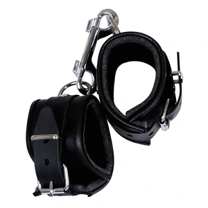 Cătușe Mâini Leather Cuffs Negru Cătușe Mâini Leather Cuffs Negru pe Denysa.ro